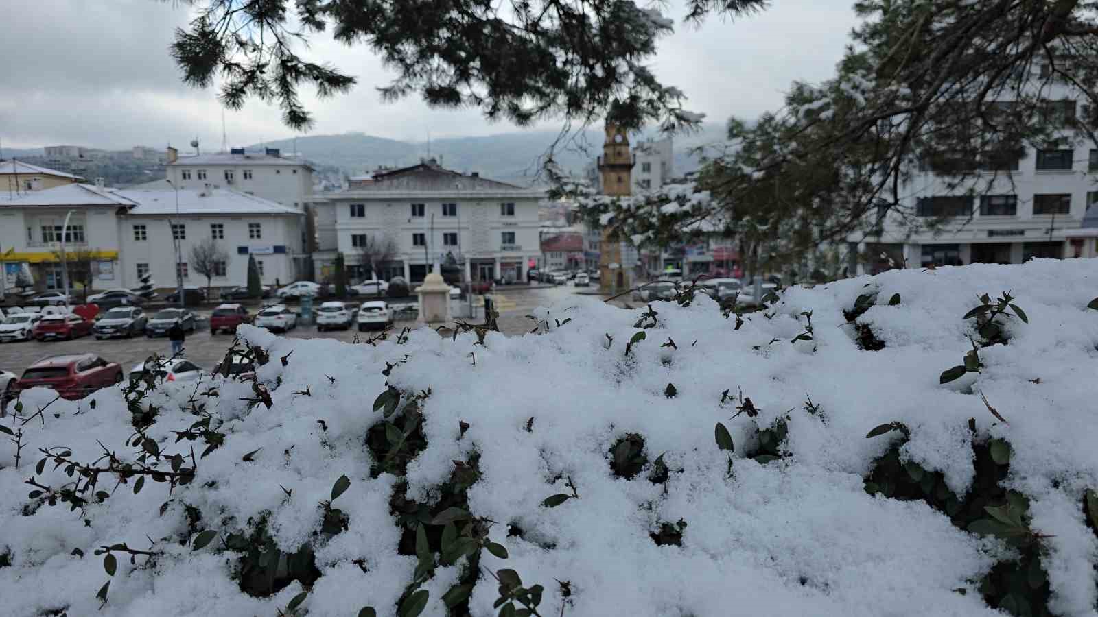 Yozgat’ta Nisan ayında kar sürprizi
