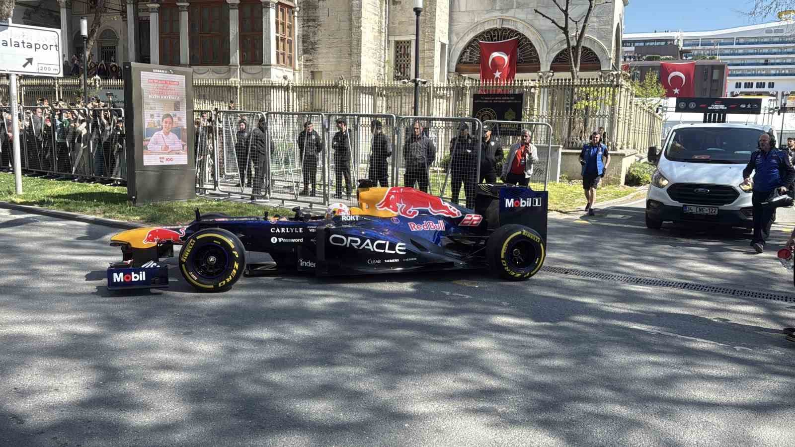 Yuki Tsunoda’dan, İstanbul sokaklarında gösteri sürüşü
