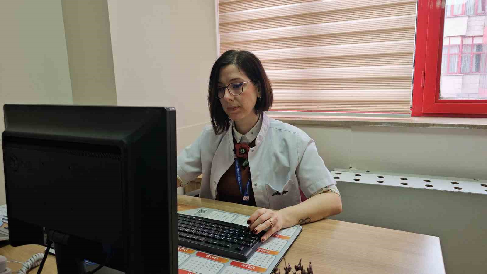 Yüksek enerjili ve işlenmiş gıdalar beynin ödül sistemini tetikleyerek hedonik açlığa yol açıyor
