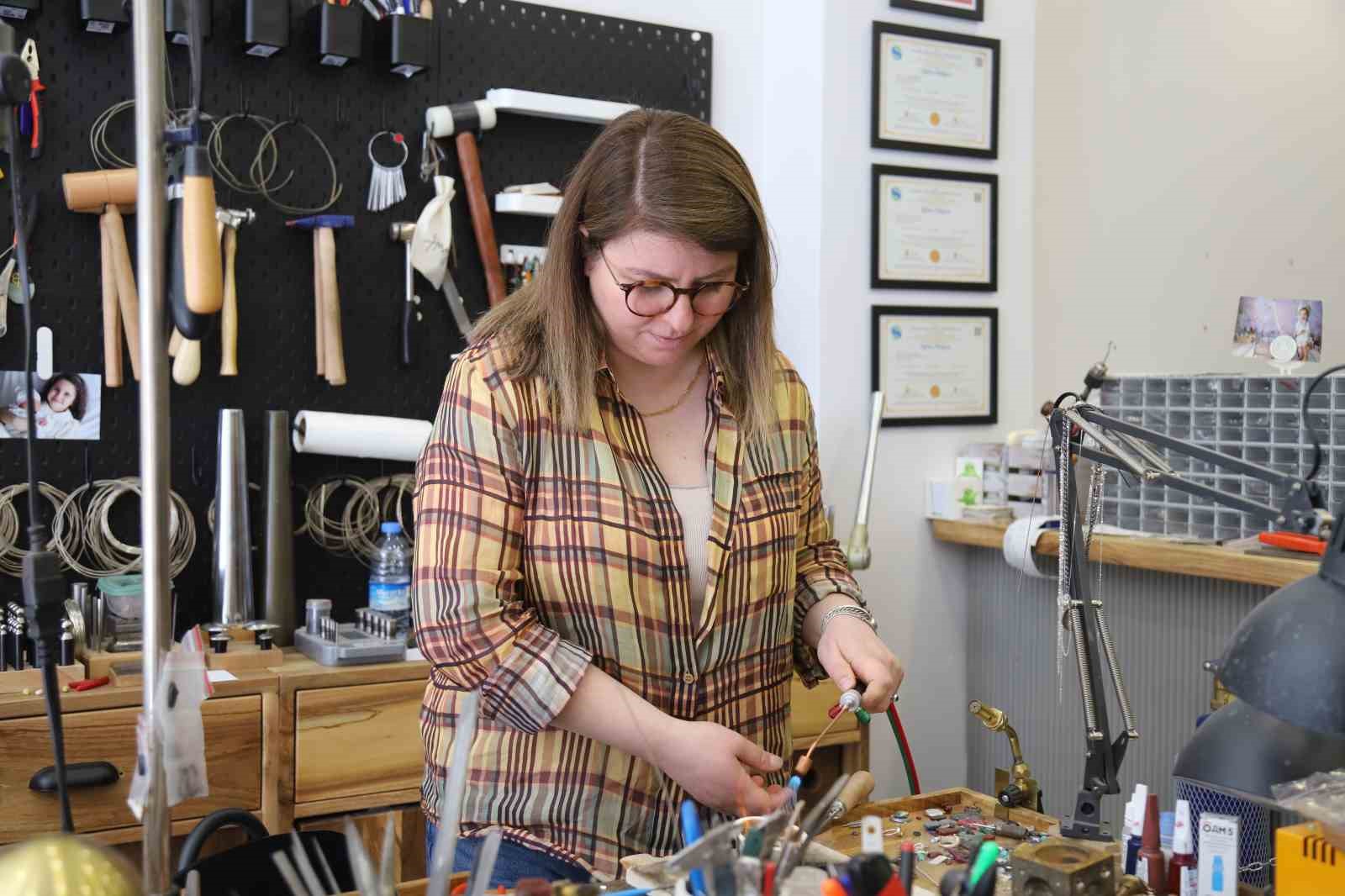 Yüksek mimarlığı bıraktı, sadekarlıkla yeni bir hayat kurdu
