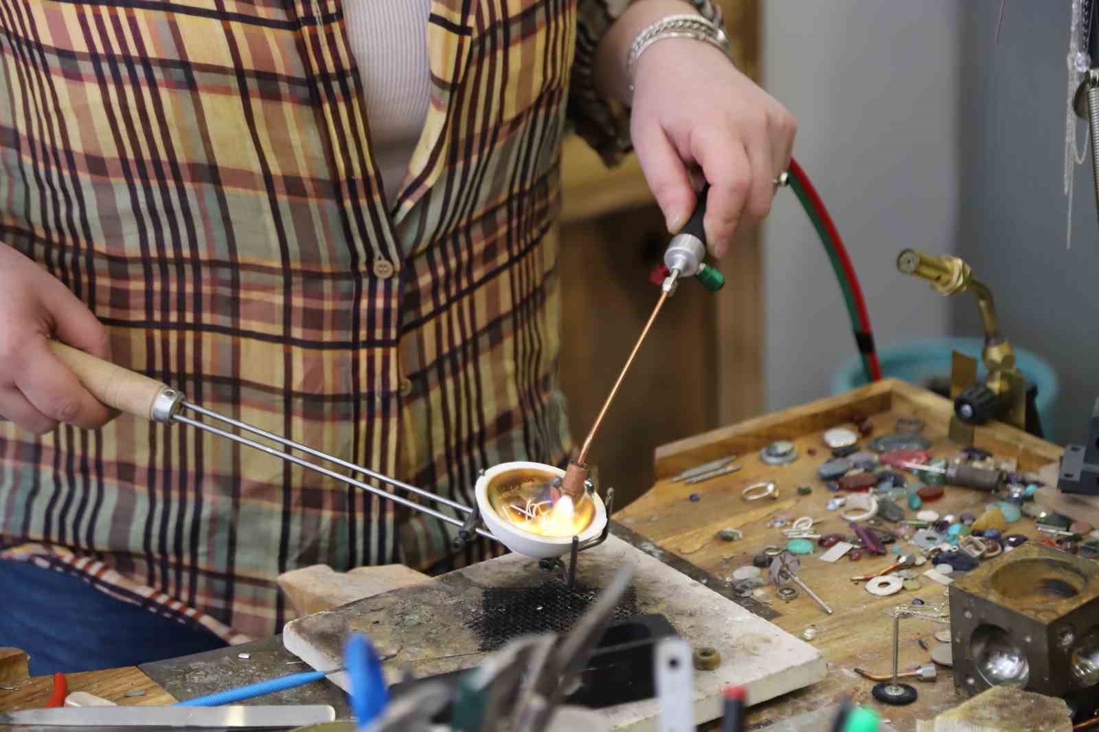 Yüksek mimarlığı bıraktı, sadekarlıkla yeni bir hayat kurdu
