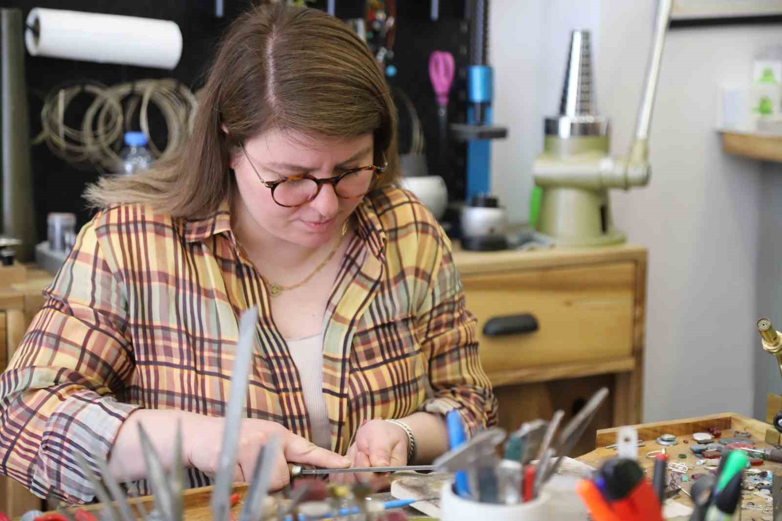 Yüksek mimarlığı bıraktı, sadekarlıkla yeni bir hayat kurdu
