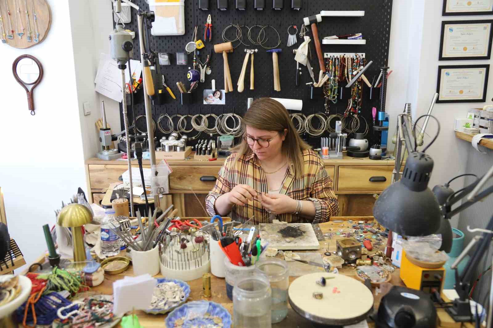 Yüksek mimarlığı bıraktı, sadekarlıkla yeni bir hayat kurdu
