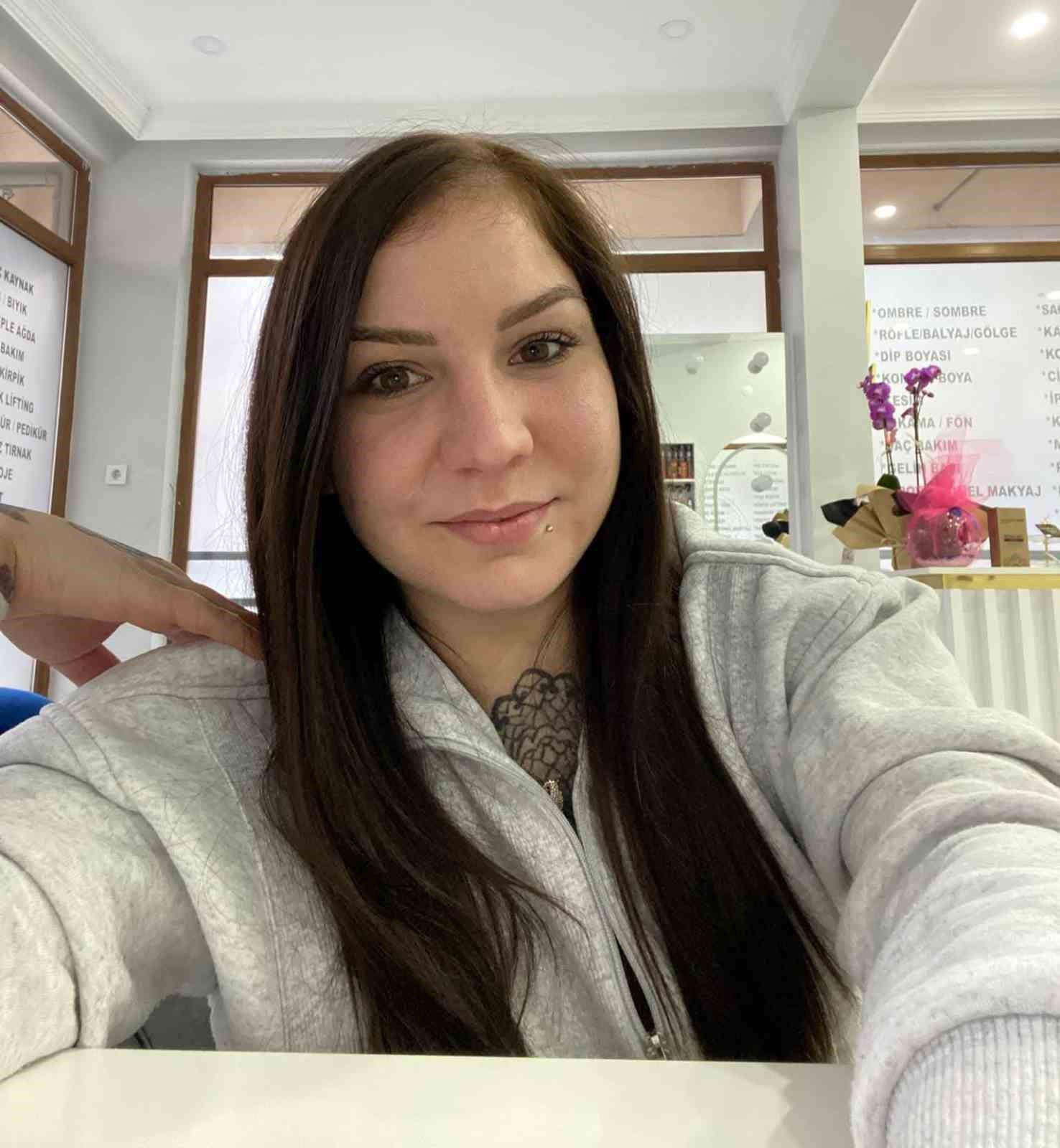 "Yüksek sesle müzik" kavgasında 24 yaşındaki Dilara’nın öldüğü cinayetin sanığı hakim karşısında
"Yüksek sesle müzik" kavgasında 24 yaşındaki Dilara’nın öldüğü cinayetin sanığı hakim karşısında