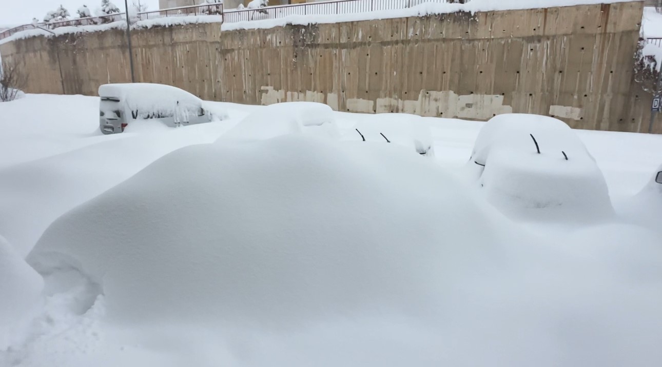 Yüksekova kara gömüldü: Kar kalınlığı yarım metreyi geçti
