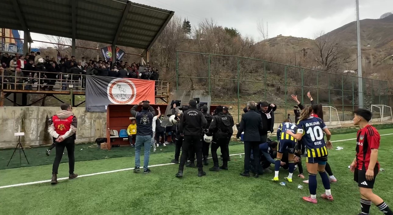 Yüksekova Spor Kulübü - Fenerbahçe gerginlik yaşandı
