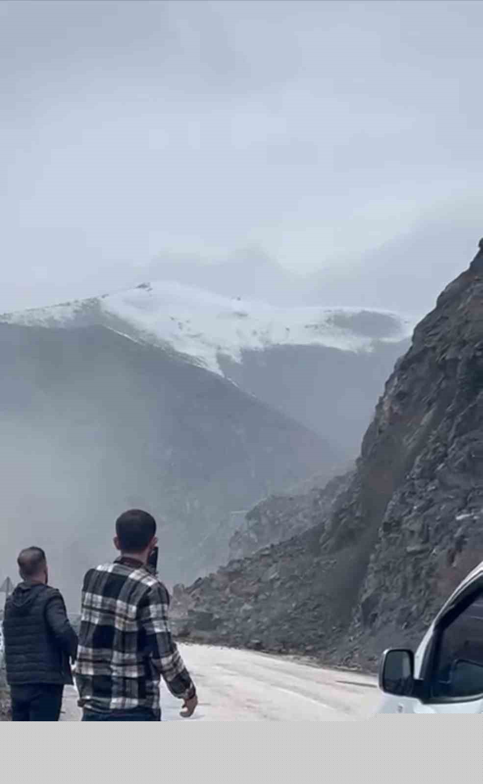 Yüksekova-Van kara yolunda korkutan görüntü
