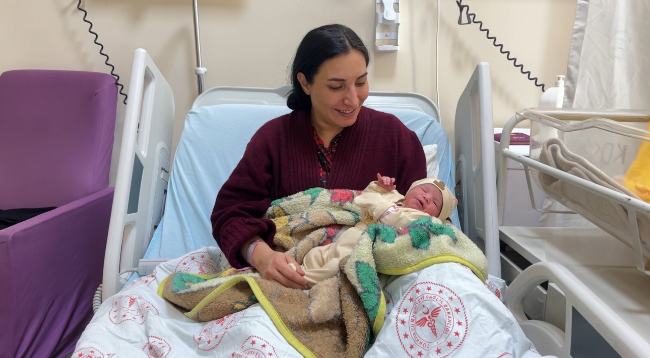 Yüksekova’da 2026’nın ilk bebeği "Rojevin" oldu
