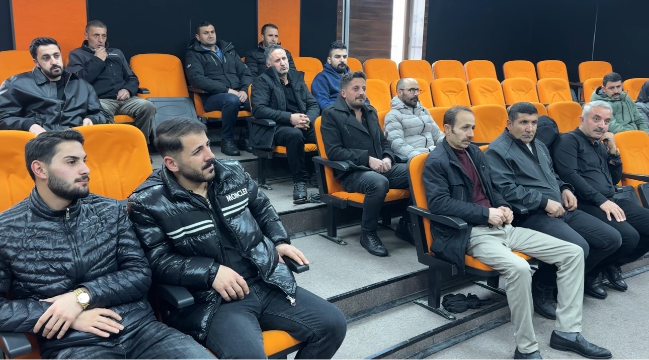 Yüksekova’da 98 yetiştiriciye "sürü yönetimi" eğitimi verildi
