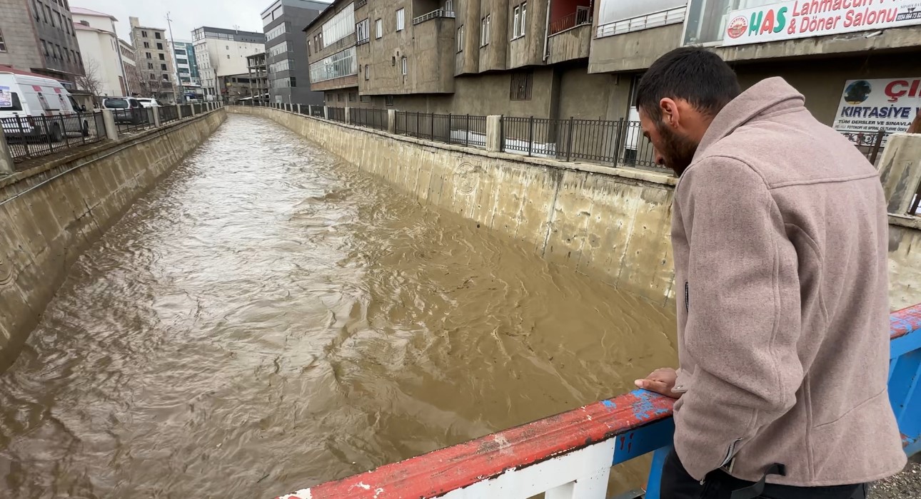 Yüksekova’da bereket taşkını: 10 yıl sonra gelen görsel şölen
