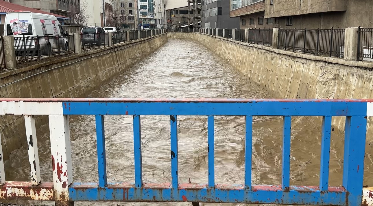 Yüksekova’da bereket taşkını: 10 yıl sonra gelen görsel şölen
