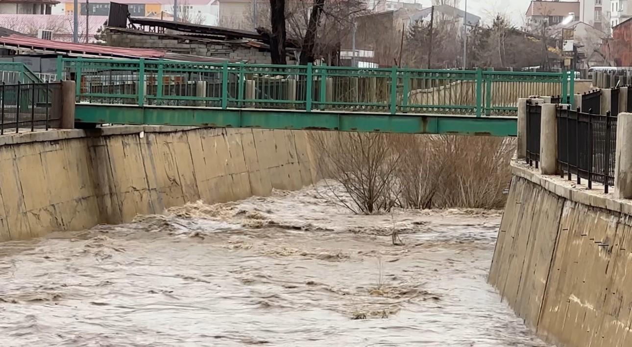 Yüksekova’da bereket taşkını: 10 yıl sonra gelen görsel şölen
