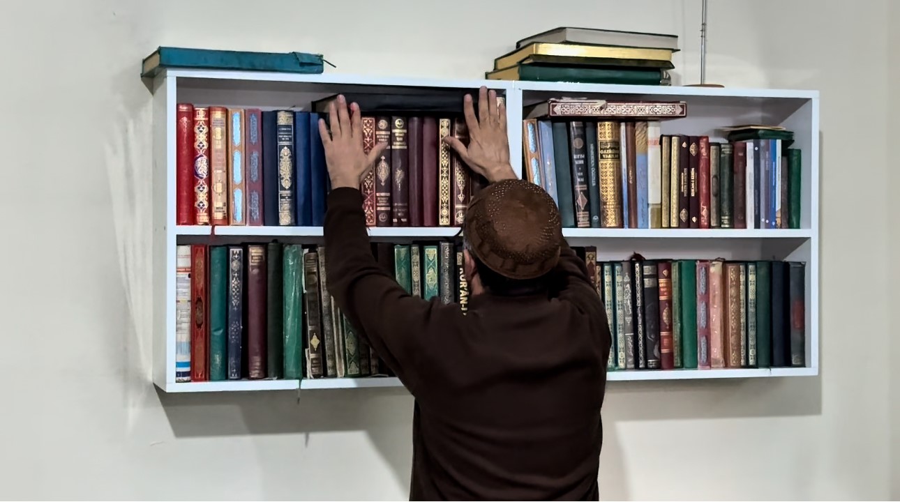 Yüksekova’da camiler Ramazan ayına hazır: İbadethaneler gül kokularıyla arındırıldı
