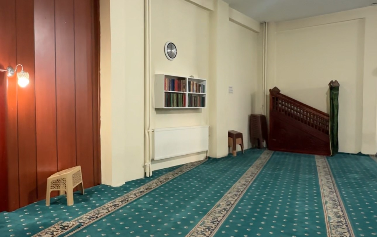 Yüksekova’da camiler Ramazan ayına hazır: İbadethaneler gül kokularıyla arındırıldı
