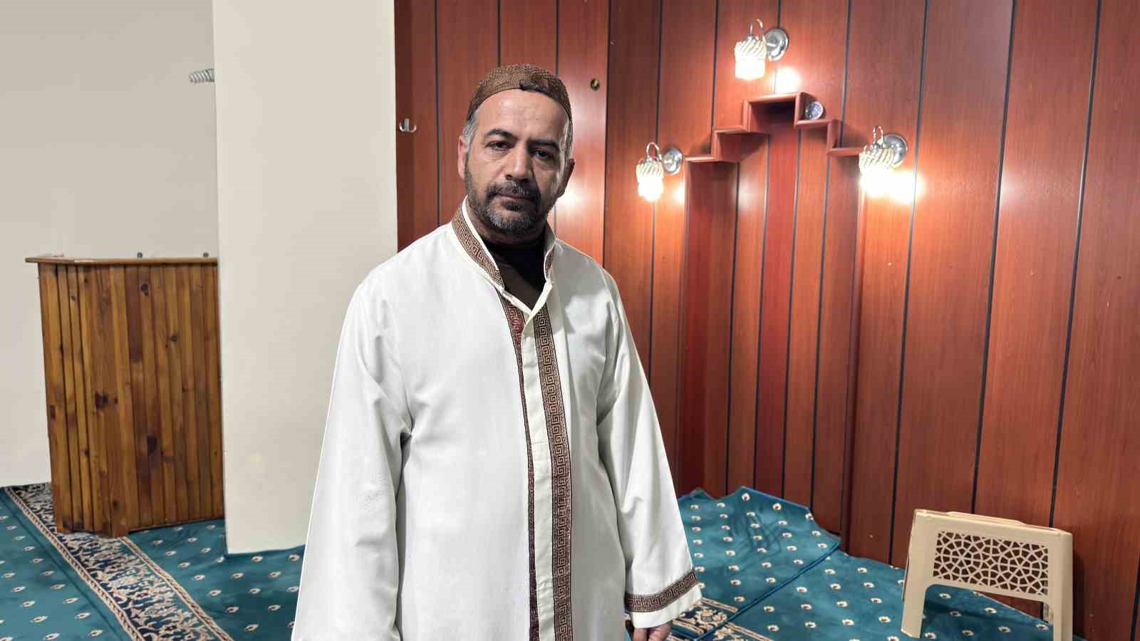 Yüksekova’da camiler Ramazan ayına hazır: İbadethaneler gül kokularıyla arındırıldı
