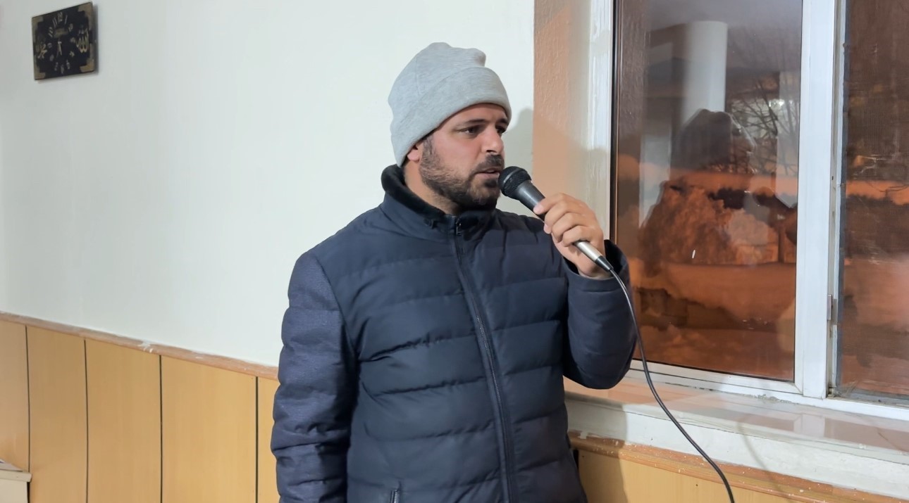 Yüksekova’da cemaat namazdayken çatı çöktü: İmam anons etti, köylü küreği ve halatıyla yardıma koştu
