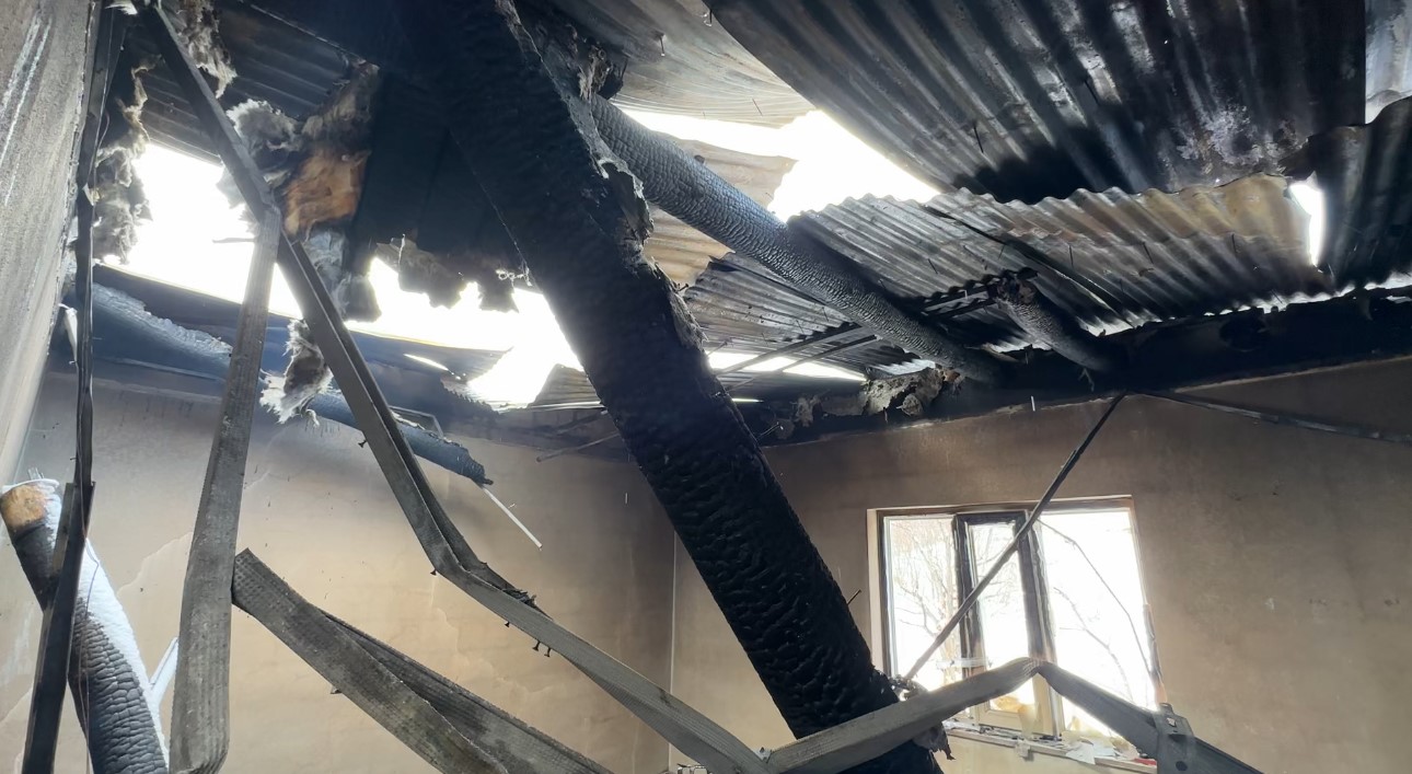 Yüksekova’da çıkan yangında bir ev kullanılamaz hale geldi
