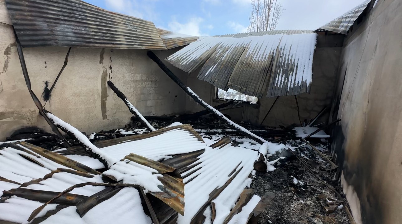 Yüksekova’da çıkan yangında bir ev kullanılamaz hale geldi
