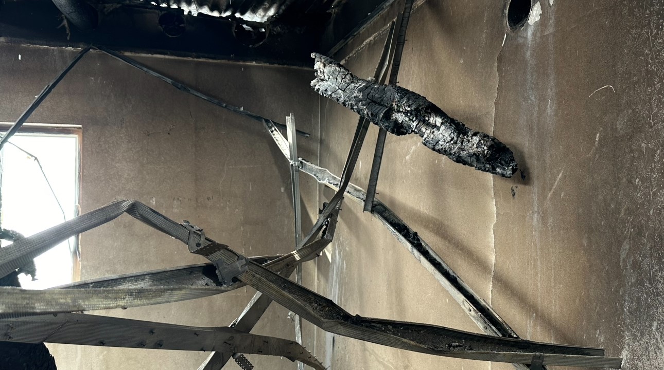 Yüksekova’da çıkan yangında bir ev kullanılamaz hale geldi
