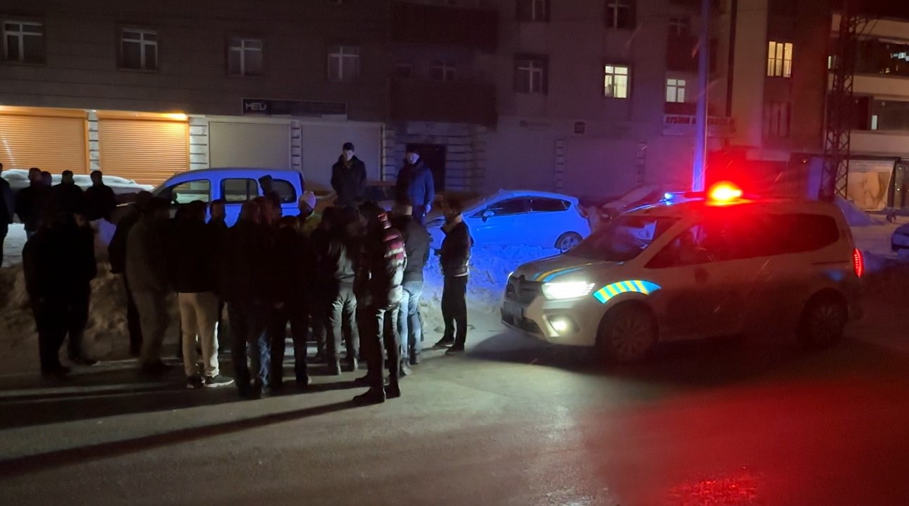 Yüksekova’da gizli buzlanma zincirleme kazaya neden oldu
