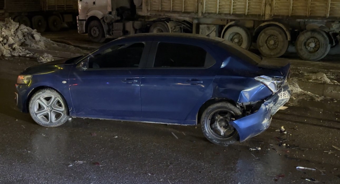 Yüksekova’da gizli buzlanma zincirleme kazaya neden oldu
