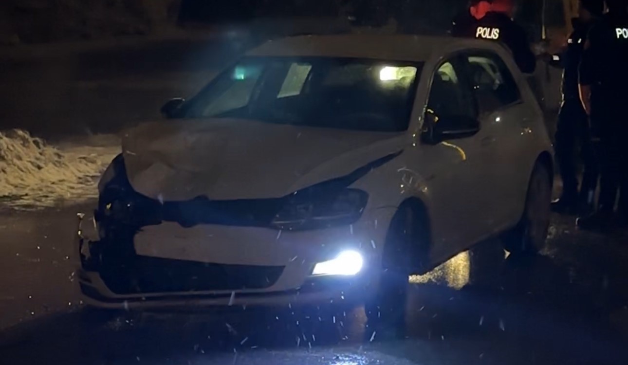 Yüksekova’da gizli buzlanma zincirleme kazaya neden oldu
