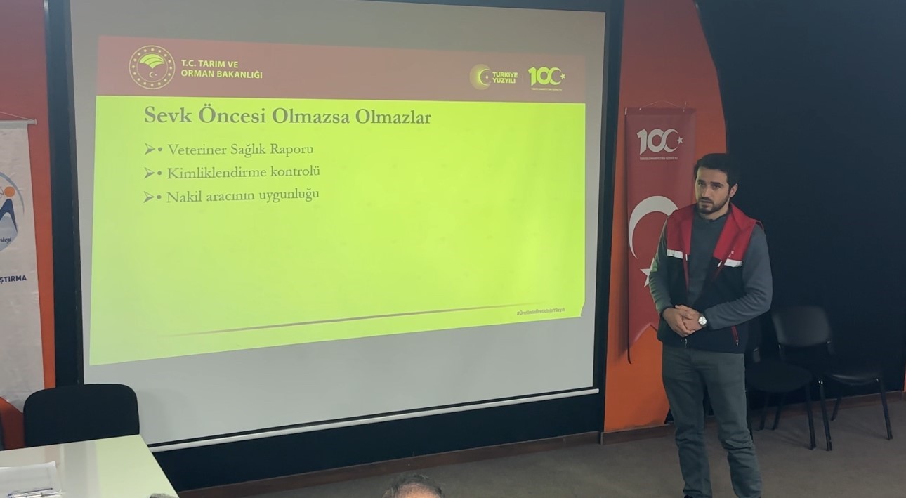 Yüksekova’da hayvan nakliyecileri ve celeplere ’refah’ eğitimi
