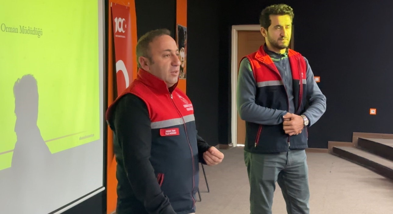 Yüksekova’da hayvan nakliyecileri ve celeplere ’refah’ eğitimi
