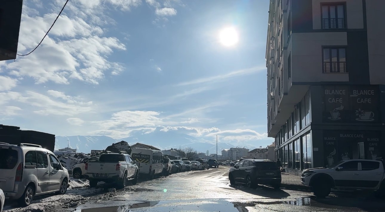 Yüksekova’da iki gün içinde mevsim değişti
