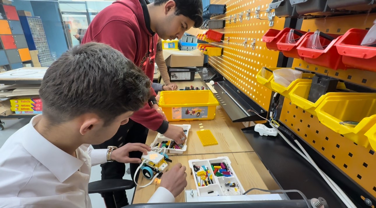 Yüksekova’da ilk robotik takımı ’Bezoar’ İstanbul yolcusu
Yüksekova’da ilk robotik takımı ’Bezoar’ İstanbul yolcusu