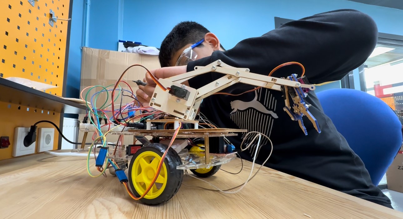 Yüksekova’da ilk robotik takımı ’Bezoar’ İstanbul yolcusu
Yüksekova’da ilk robotik takımı ’Bezoar’ İstanbul yolcusu