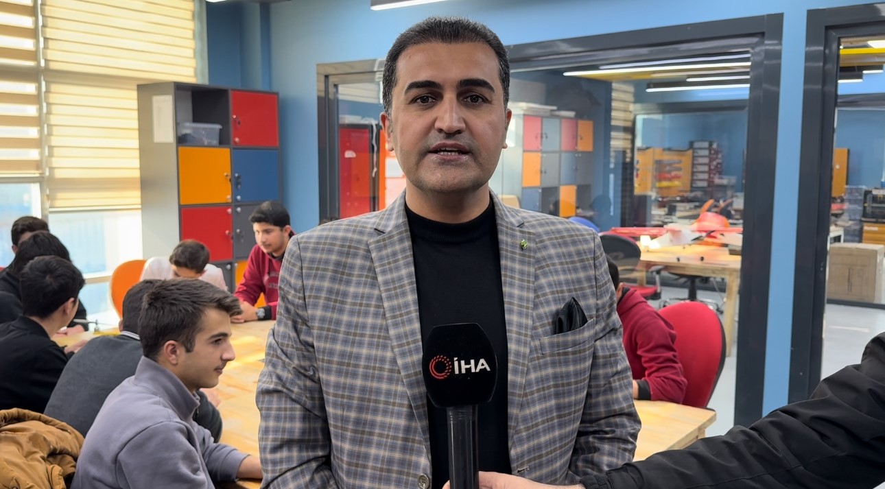 Yüksekova’da ilk robotik takımı ’Bezoar’ İstanbul yolcusu
Yüksekova’da ilk robotik takımı ’Bezoar’ İstanbul yolcusu