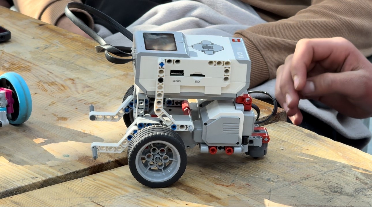 Yüksekova’da ilk robotik takımı ’Bezoar’ İstanbul yolcusu
Yüksekova’da ilk robotik takımı ’Bezoar’ İstanbul yolcusu