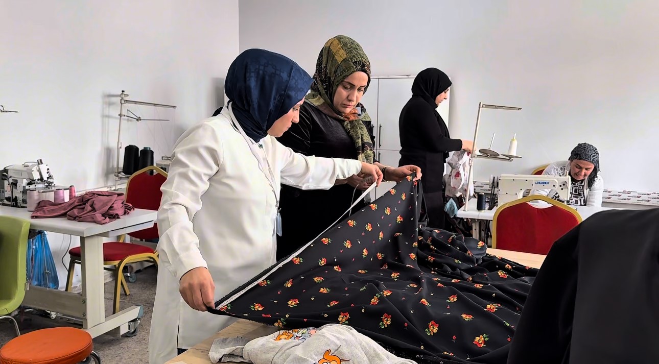Yüksekova’da kadınlar dikiş-nakış kursuyla hem meslek ediniyor hem sosyalleşiyor
