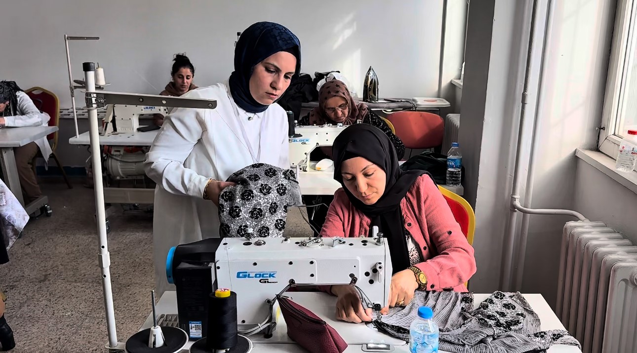 Yüksekova’da kadınlar dikiş-nakış kursuyla hem meslek ediniyor hem sosyalleşiyor

