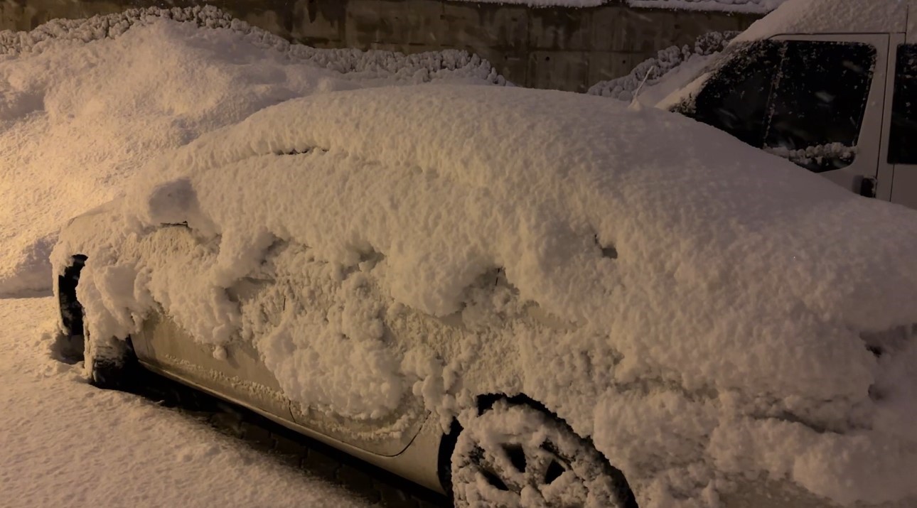 Yüksekova’da kar kalınlığı 15 santimetreye ulaştı
