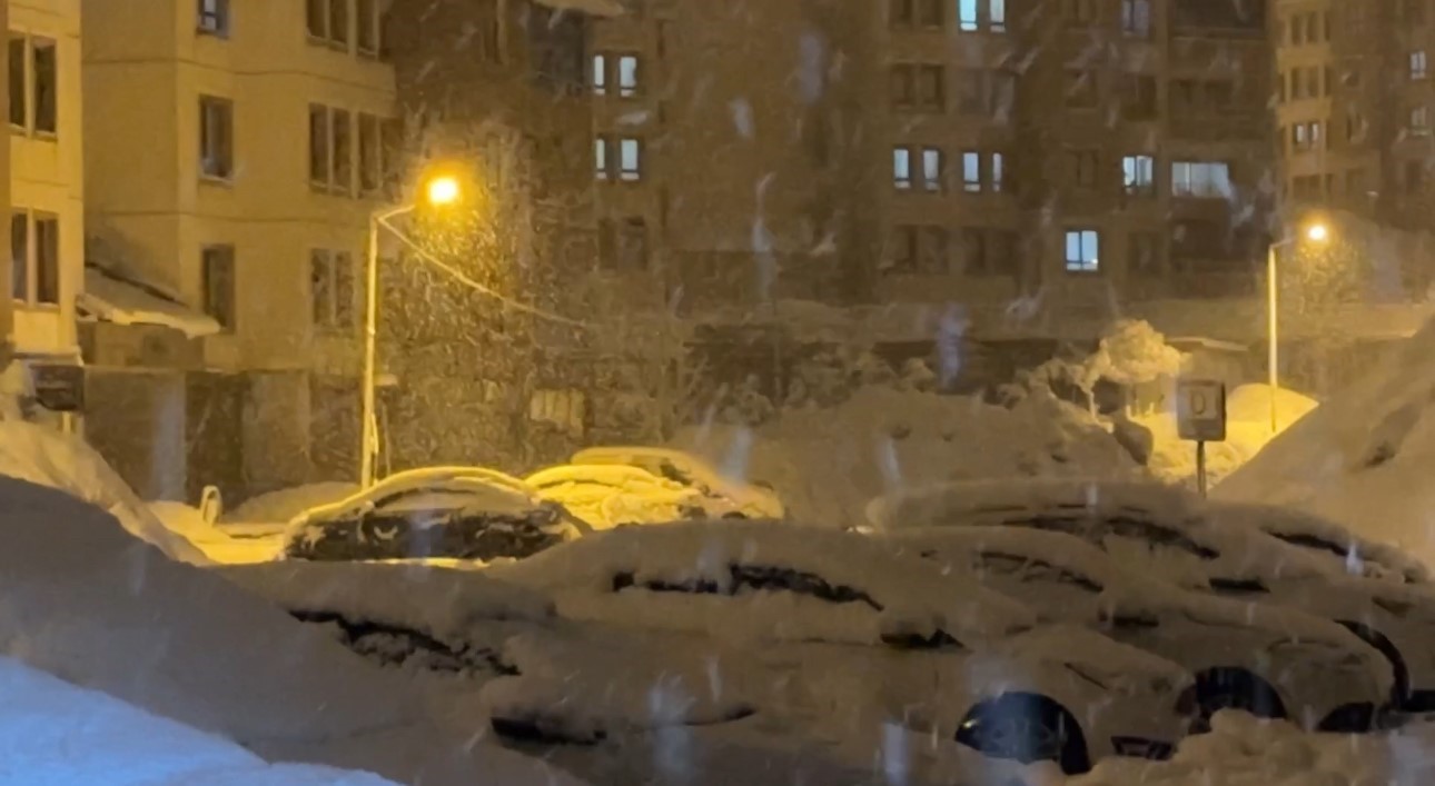 Yüksekova’da kar kalınlığı 15 santimetreye ulaştı
