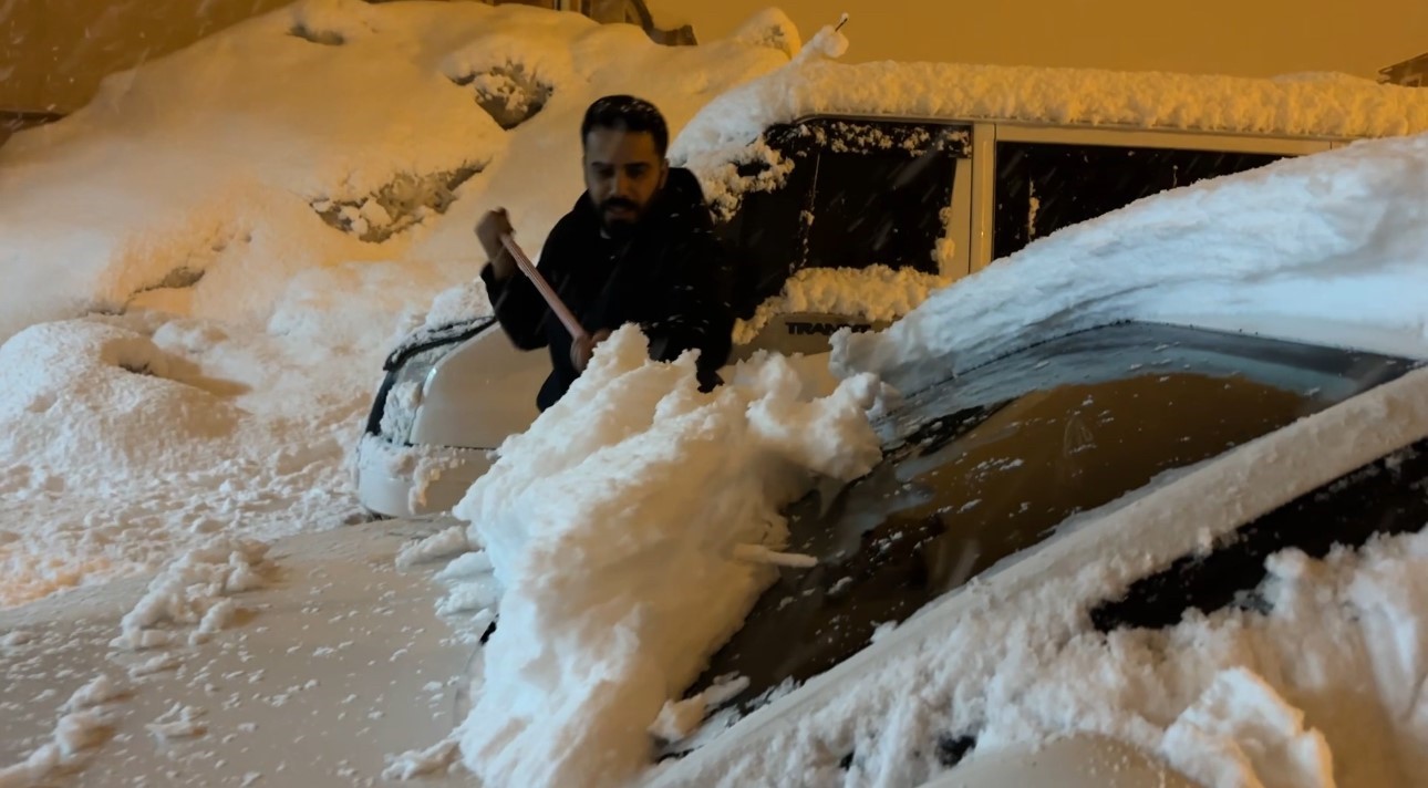 Yüksekova’da kar kalınlığı 15 santimetreye ulaştı
