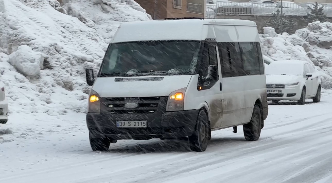 Yüksekova’da kar yağışı etkili oldu
