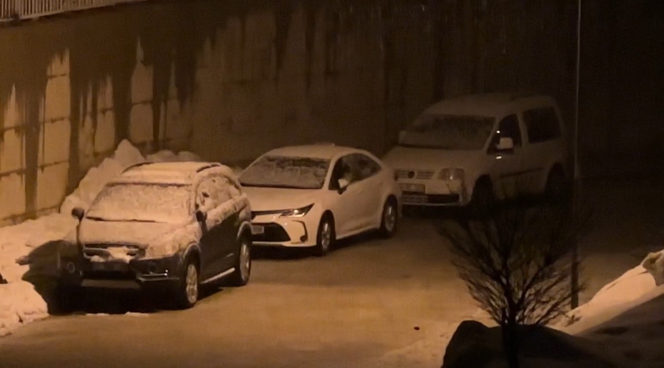 Yüksekova’da kar yağışı etkili oluyor
