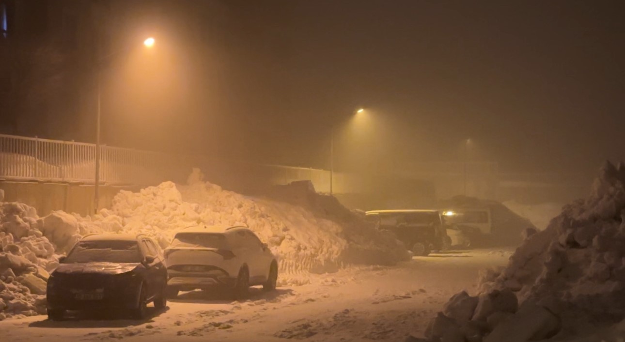 Yüksekova’da kar yağışı ve sis etkili oluyor
