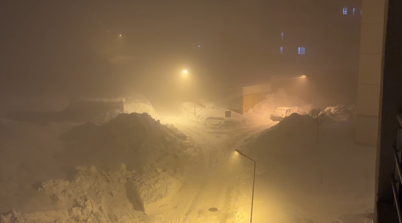 Yüksekova’da kar yağışı ve sis etkili oluyor
