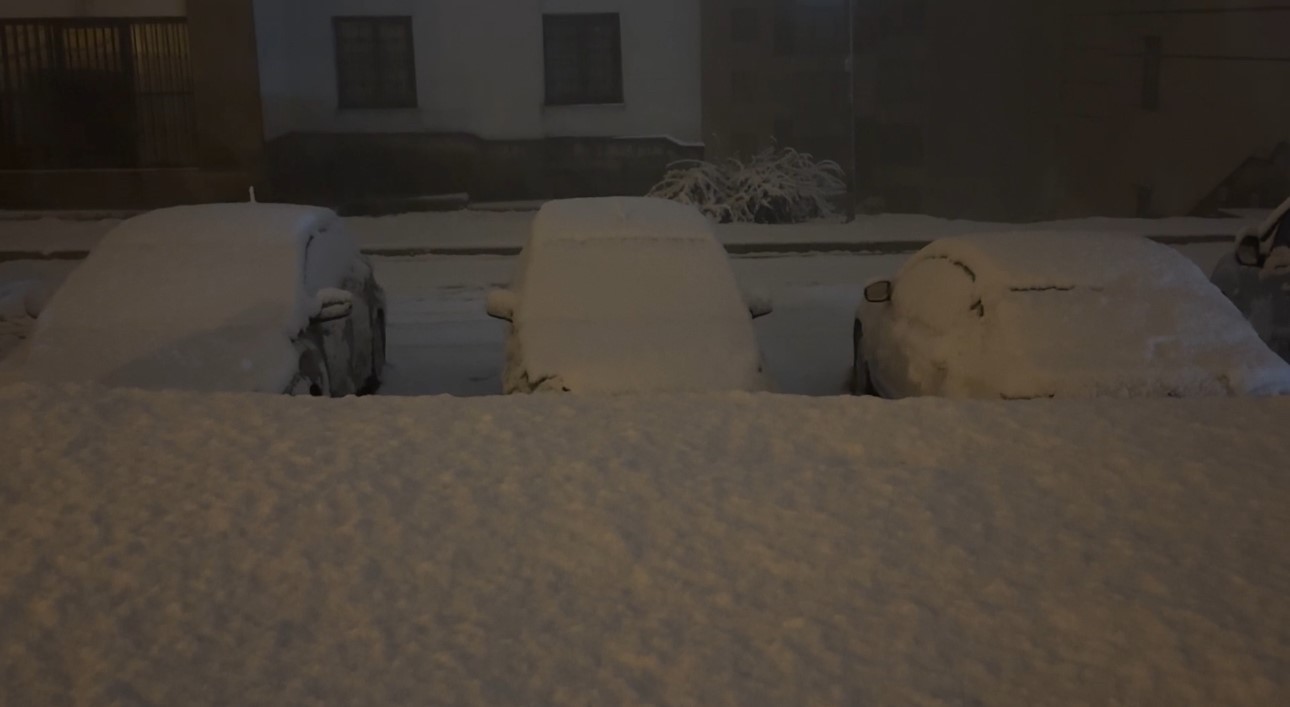 Yüksekova’da nisan karı: İlçe yeniden beyaza büründü, kartpostallık görüntüler ortaya çıktı
