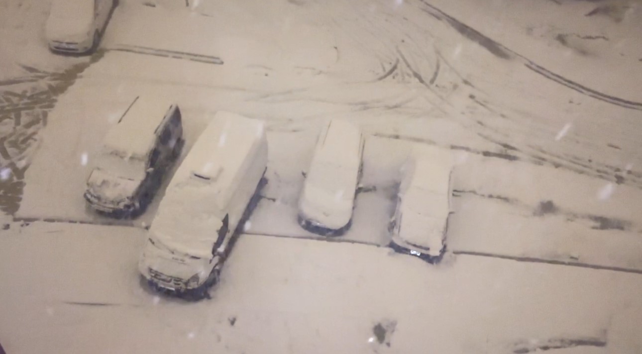 Yüksekova’da nisan karı: İlçe yeniden beyaza büründü, kartpostallık görüntüler ortaya çıktı
