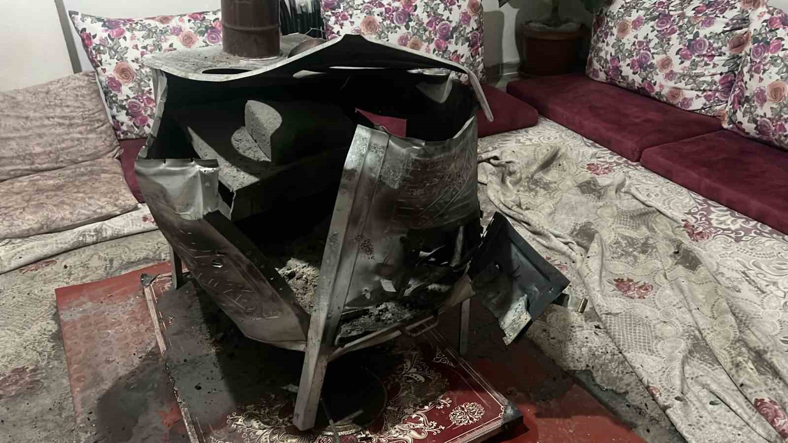 Yüksekova’da odun sobasında patlama: Bir aile ölümden döndü
