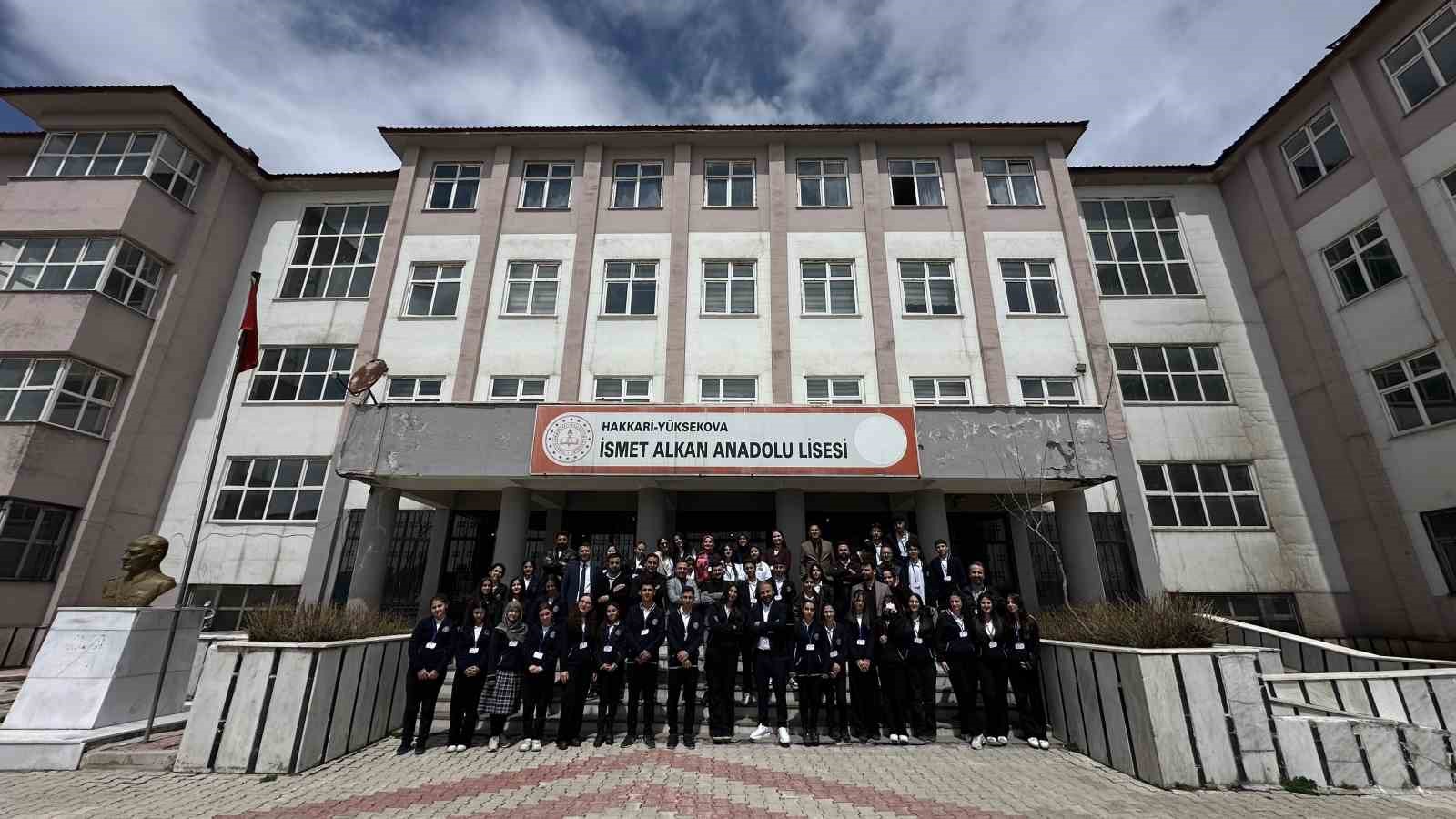 Yüksekova’da öğrencilerin bilimsel çalışmaları görücüye çıktı
