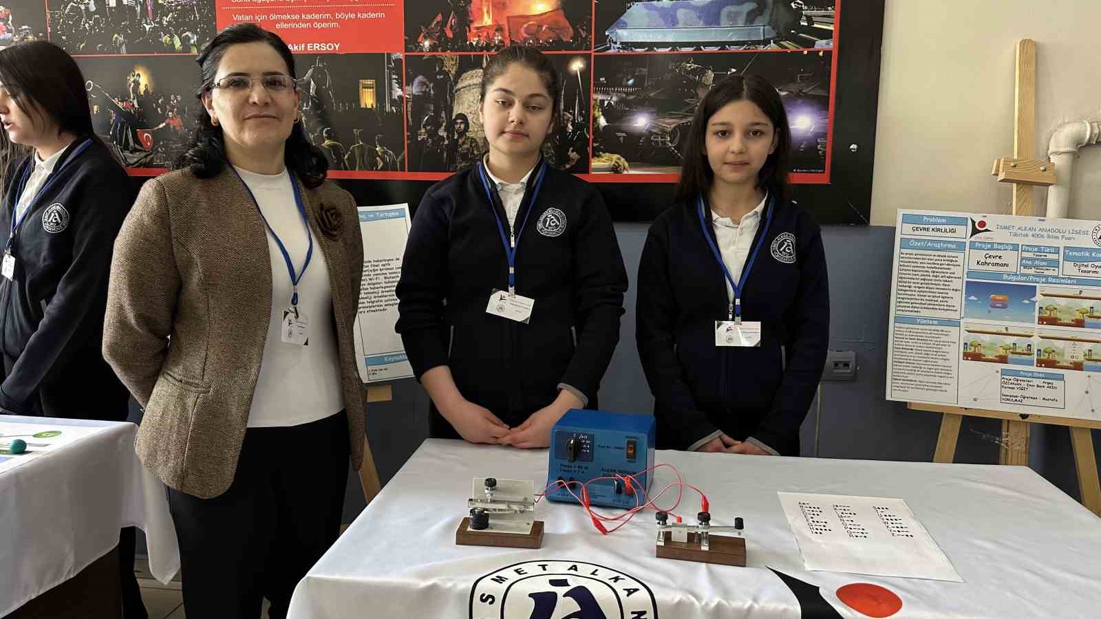 Yüksekova’da öğrencilerin bilimsel çalışmaları görücüye çıktı
