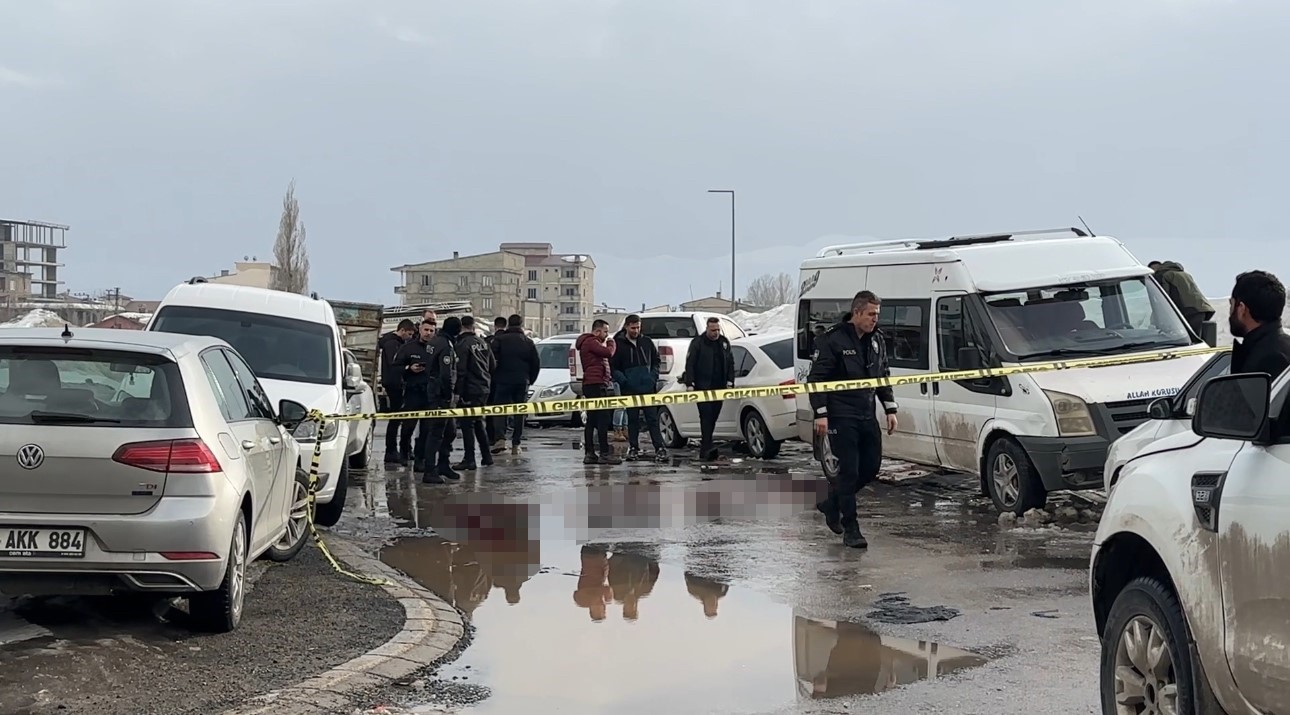 Yüksekova’da silahlı intihar girişimi: 1 ağır yaralı
