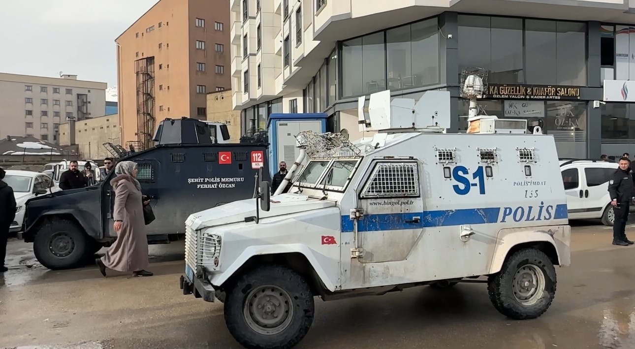 Yüksekova’da silahlı intihar girişimi: 1 ağır yaralı
