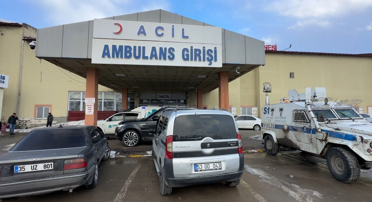 Yüksekova’da silahlı intihar girişimi: 1 ağır yaralı
